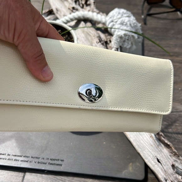 Wolf Design Jewelry Bag Cream - Picture 7 of 7